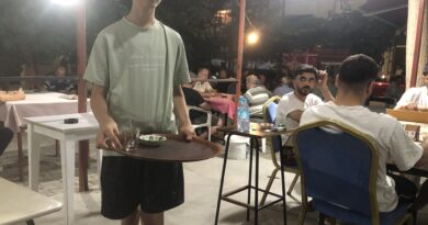 Akıllı Berat, Okul Masrafları İçin Yaz Tatilini Boş Geçirmiyor